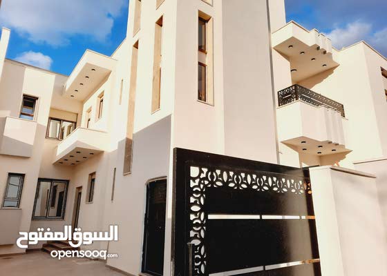فيلا نظام دورين مفصولات / عين زارة / بالقرب من شيل برقان