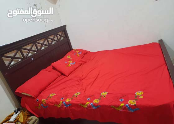 سرير مع مرتبة للبيع : أثاث غرف نوم غرف نوم - اسّرة مستعمل : الأحمدي الظهر  196553733 : السوق المفتوح