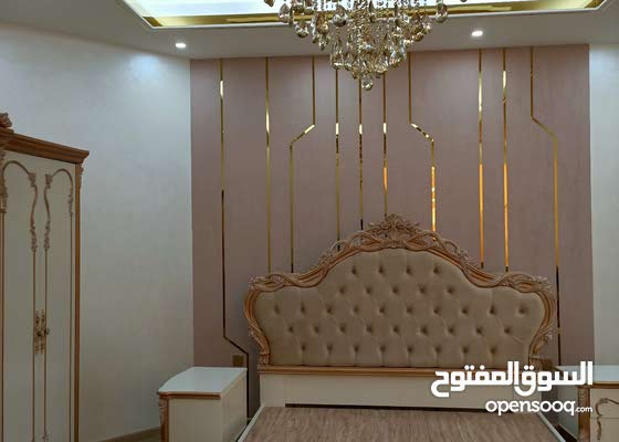 متخصصون في مجال الصبغ والديكور وورق الحائط