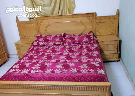 تفلزيون Sd وسط غرفة النوم