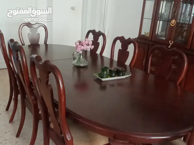 طاولة سفره 8كراسي مع بوفيه