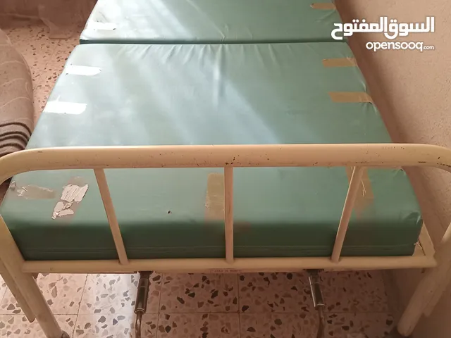 تخت طبي مع فرشه طبيه للبيع