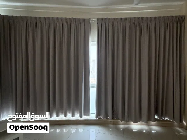 ستائر شبه جديدة