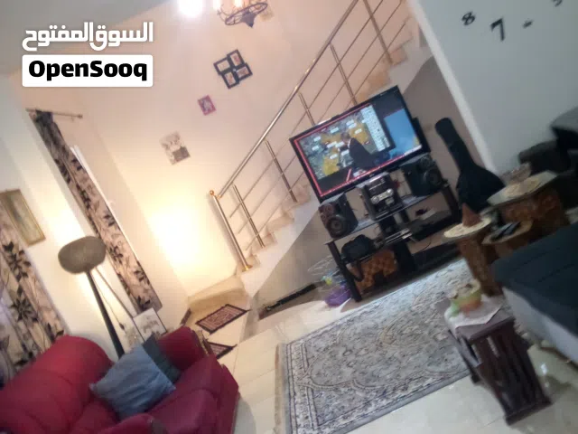 منزل دورين للبيع مقام على ارض مساحتها 523متر