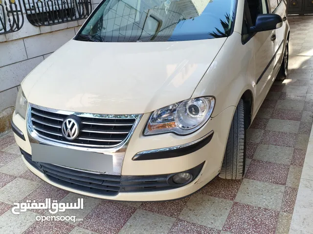 Used Volkswagen Touran in Hebron