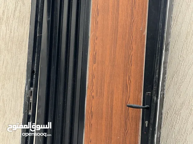 باب حديد مستعمل خفيف للبيع