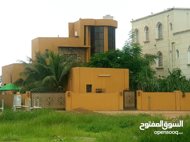 في خريف صلاله يوجد لديناغرفتين وحمامين ومطبخ مع حوش 35 ريال يوجد إستوديو مؤثث مع حوش جميل ب 35 ريال