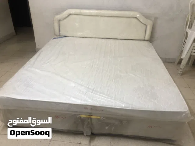 Un used bed
