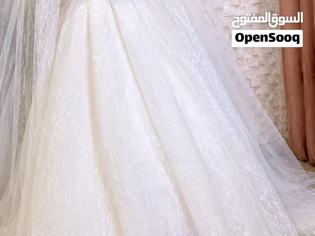 فستان للبيع