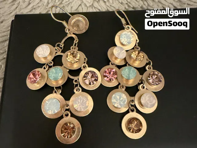 اكسسوارات نسائية وطلاء اظافر