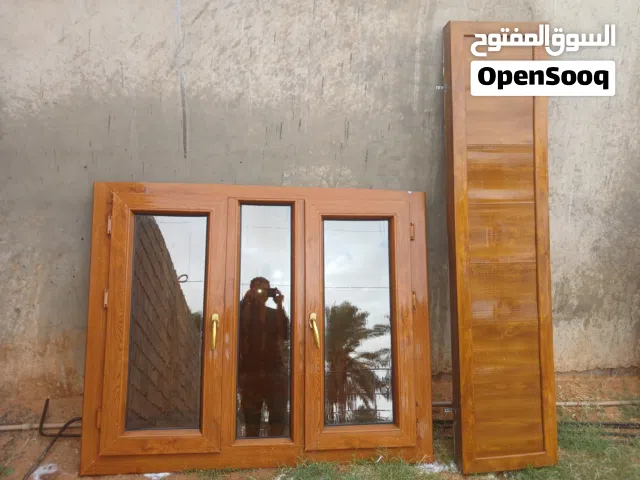 نافذة بي في سي خشبي