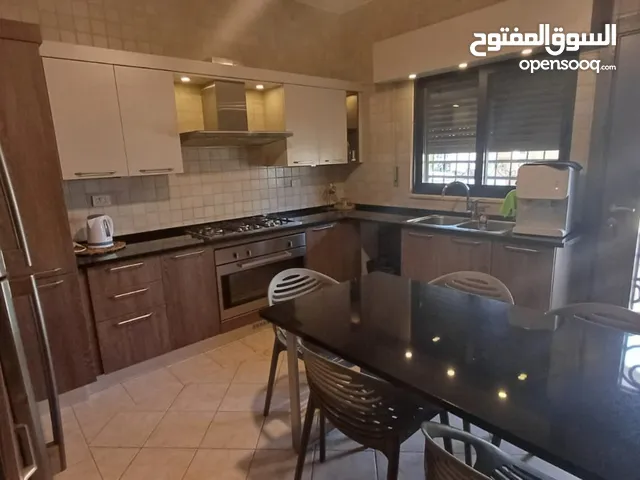 شقة مفروشة فرش مودرن في - دير غبار - ثلاث غرف نوم و بلكونة (6623)