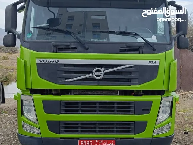 Tractor Unit Volvo 2013 in Muscat