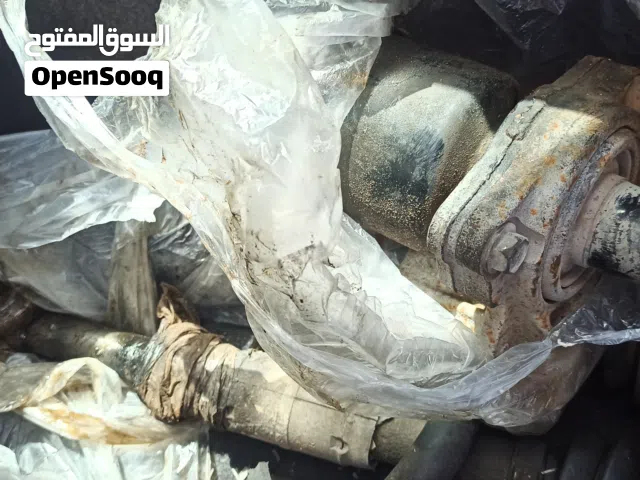 قطع غيار تيوته أفينسيس عدد 2كورشيره و مترينو نضاف ربي يبارك للبيغ