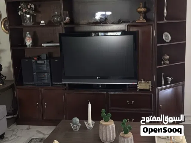 خزانة كبيرة للتلفزيون