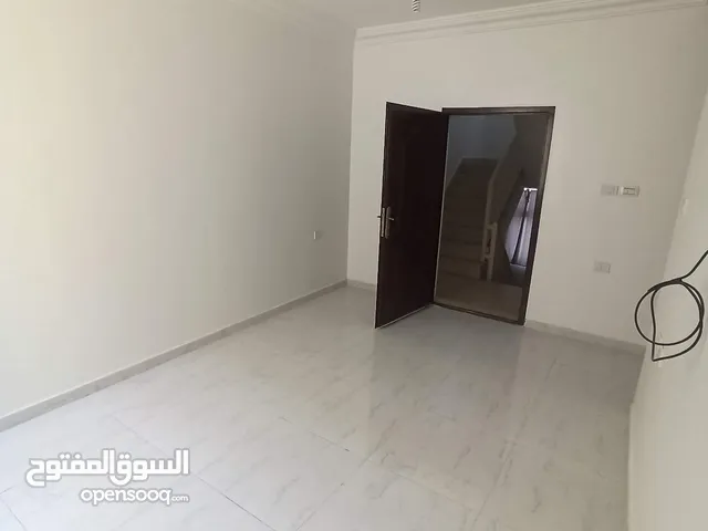 811 m2 More than 6 bedrooms Townhouse for Sale in Zarqa Al Tatweer Al Hadari Rusaifah