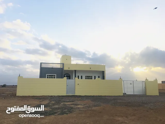 225 m2 4 Bedrooms Townhouse for Rent in Al Batinah Al Khaboura