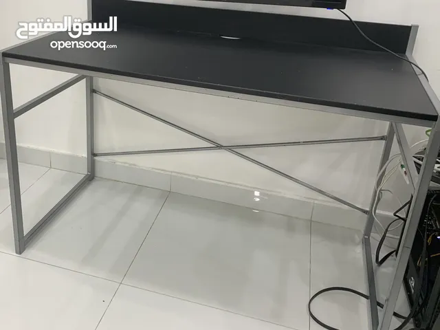 طاوله استعمال نظيف وجديده 