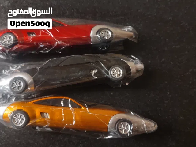 اقلام حبر على شكل سيارات