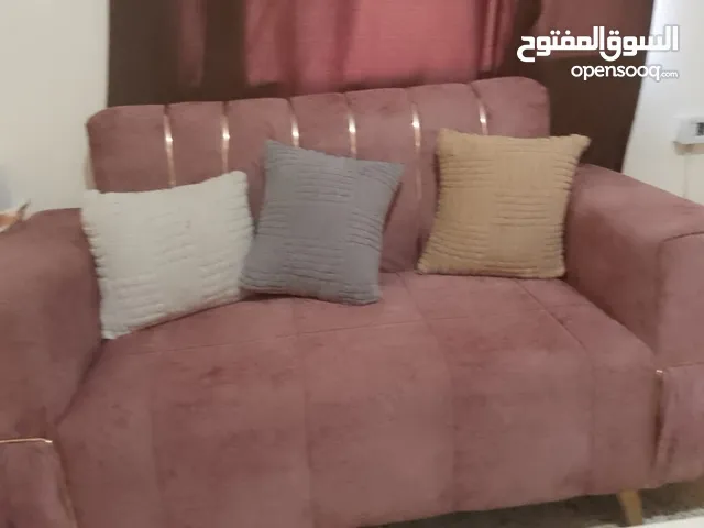 طقم كنب استعمال شهر مع طاولات