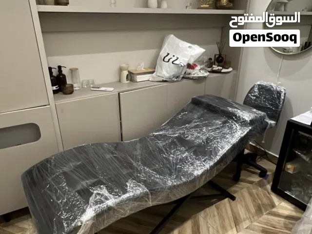 تخت للرموش للصالونات