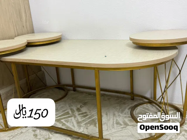 طاولات بحالة ممتازة للبيع