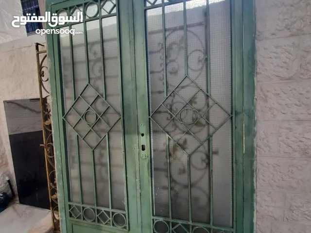 باب حديد زجاج مسلك بحال الوكله ارتفاع 215 عرض 150