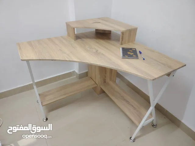 مكتب للكمبيوتر أو للدراسة