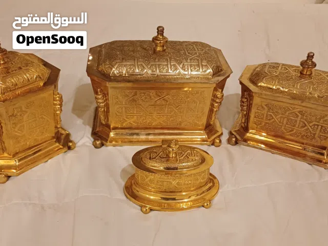 طقم نحاس شغل يدوي من فاس المغرب ، عليه ختم الصانع . قديم له أكثر من 30 سنة.