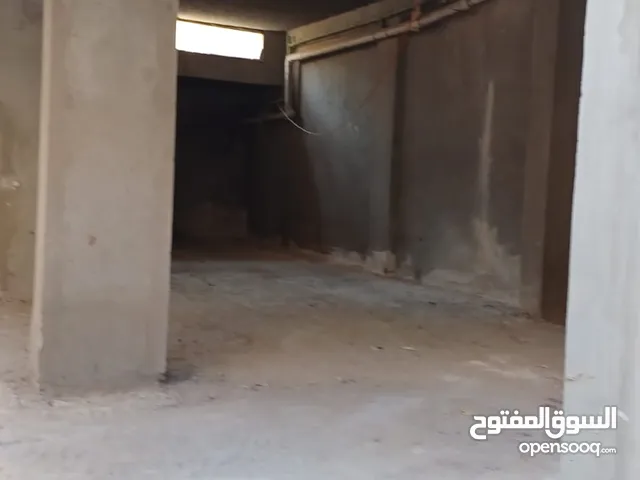 مخزن نص تشطيب خلف الجامعه الامريكيه بالاندلس العائلي على محور محمد نجيب يمكن تشطيبه للعميل بالاتفاق