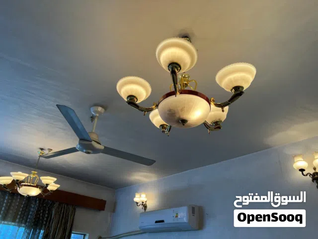 ثريات سقفية كما موضح في الصور عدد 9 الحالة جيدة