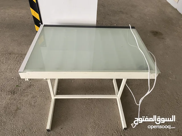مرسم هندسي مع اضاءه لطلاب التصميم والهندسه