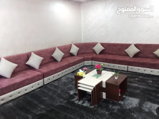 مجلس تفصيل 14 مقعد خشب سويد بحال الوكاله مستخدم فتره بسيطه مع كامل ملحقاته من طاولات وبرادي مع بفه