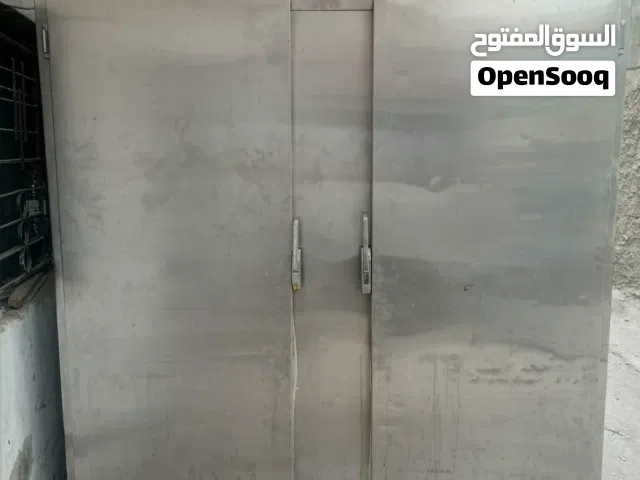 ثلاجة عرض للحامين
