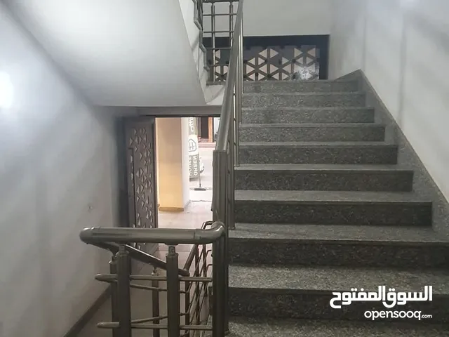 شقتين جديدة مكتبية وإدارية للإيجار ماشاء الله في مدينة طرابلس في طريق المشتل بعد شيل المشتل علي يمين