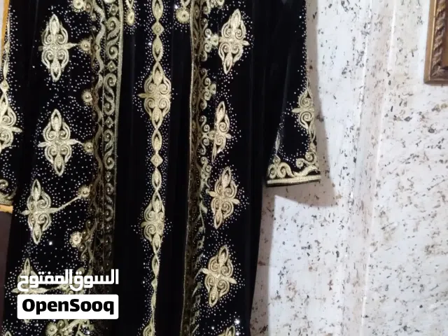 عبايات للحفلان سودة مخمل وخمرية كتير مرتبات وشبه الجديد
