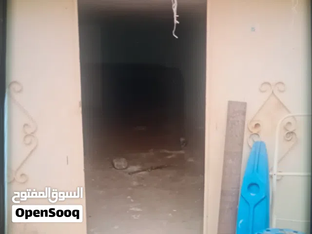 مخزن للبيع