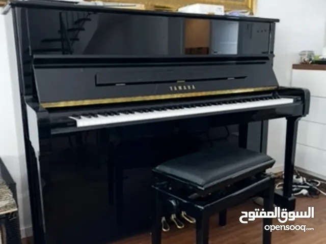 Yamaha Piano B2 in Black with bench (German Import)