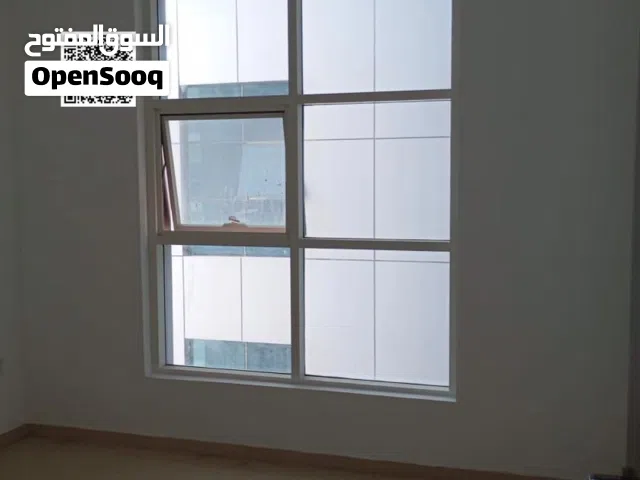 Umشقة فاخرة للبيع بالأقساط ببرج المدينة موقع ممتاز بأطلاله مفتوحه على الشارقة وكارفور- 2غرف-2 بلكونه