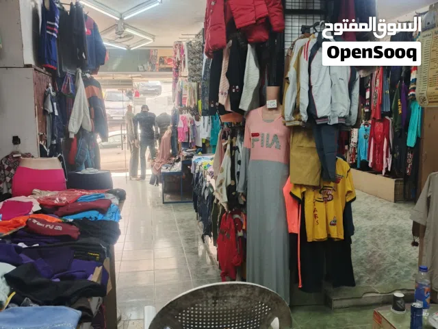 محل للبيع  مع البضاعه أو بدون الاستفسار اتصل علا رقم