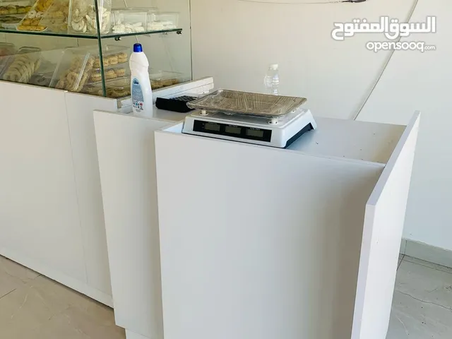 فترينة محل حلويات