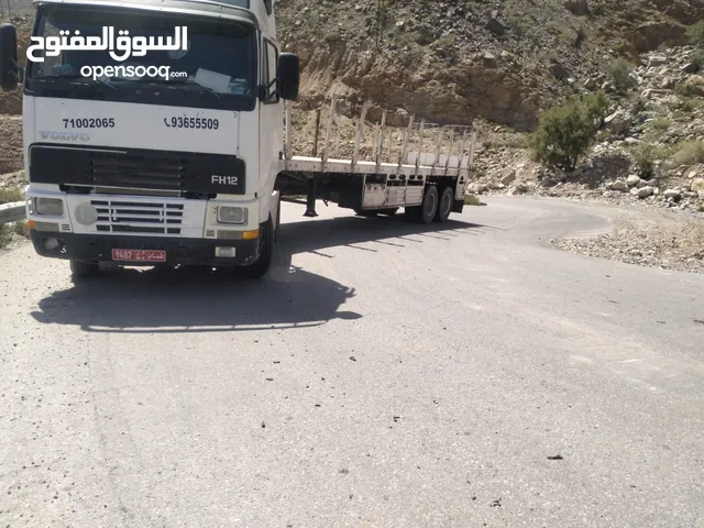 Flatbed Volvo 2006 in Al Dhahirah