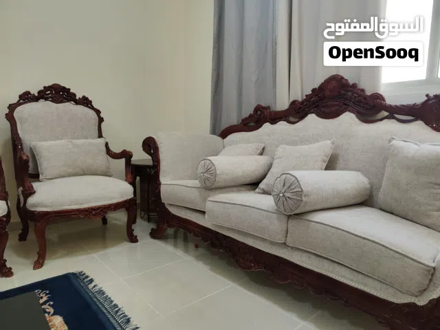 مجلس كلاسيك للبيع حالته جيده جدا