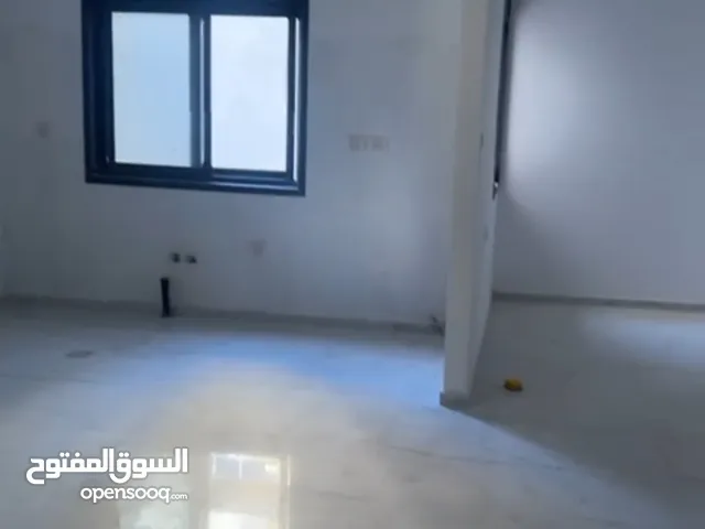 شقه للبيع في منطقه الطيره مساحه 180 متر