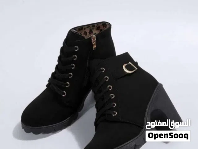 كعب شتوي أنيق وجذاب.. كأنه جديد!