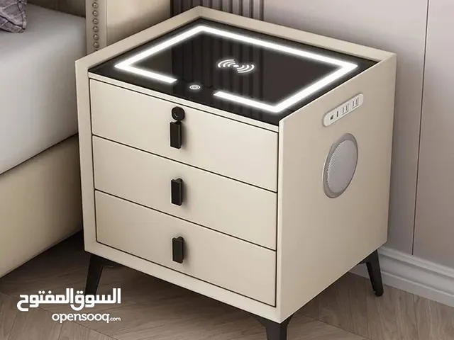 خزانة جانبية أنيقة وذكيييية موديل 2025 متوفرة لدينا فقط تحتوي على شاحن لاسلكي وأضاءة للبيع