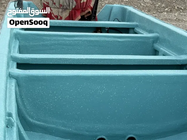 قارب 25 قدم مع مكينة 200 توستروك