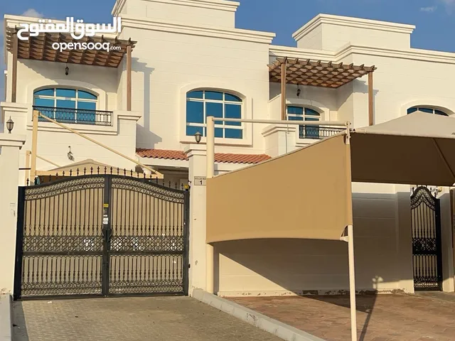 700 m2 More than 6 bedrooms Villa for Rent in Abu Dhabi Shakhbout City