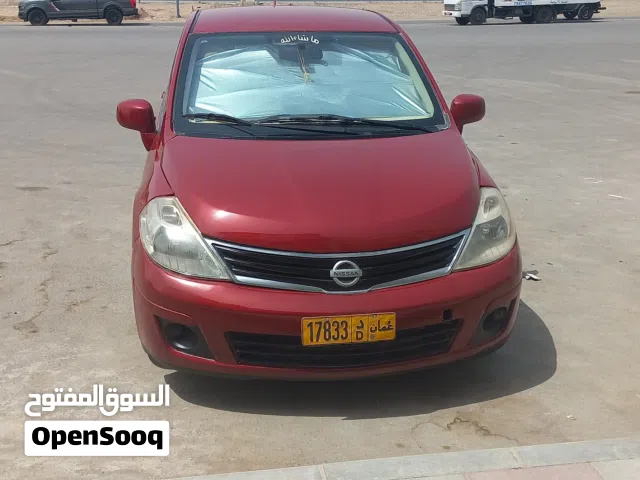 2010 نيسان فيرسا Standard