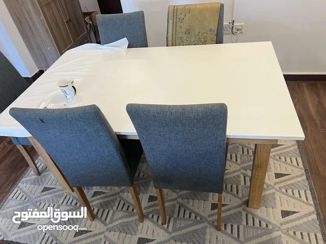 طاوله ايكيا سعر البيع 60 دينار